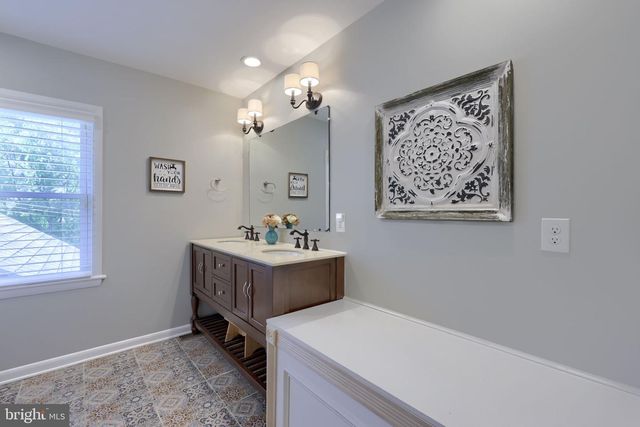 735 CARROLL RD, York, PA 17403