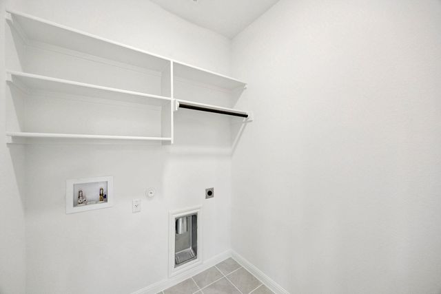 435 Lucky Ave, Elgin, TX 78621