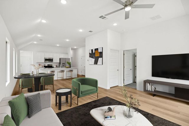 435 Lucky Ave, Elgin, TX 78621