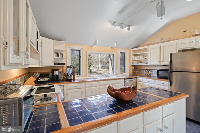 206 GROVE AVE, Washington Grove, MD 20880