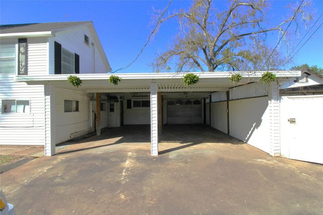 401 E 5th St, Sweeny, TX 77480