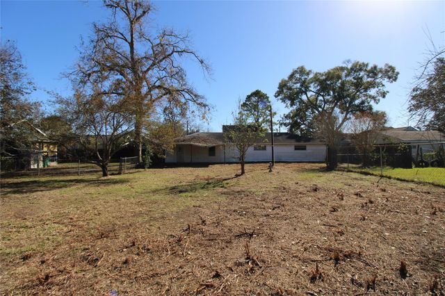 401 E 5th St, Sweeny, TX 77480