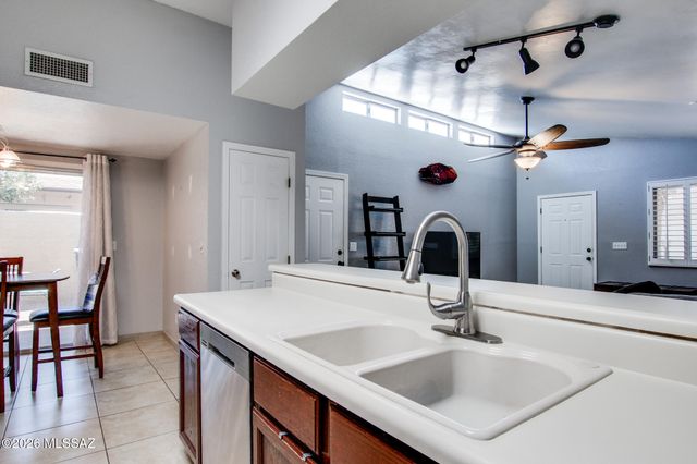 978 W Lockwood Lane, Tucson, AZ 85704
