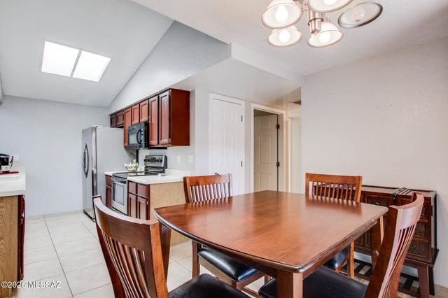 978 W Lockwood Lane, Tucson, AZ 85704
