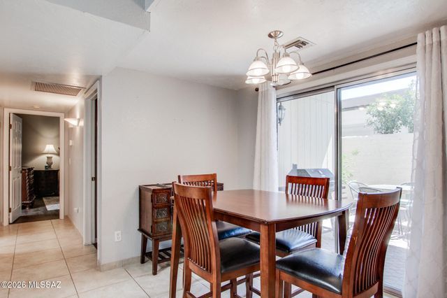 978 W Lockwood Lane, Tucson, AZ 85704