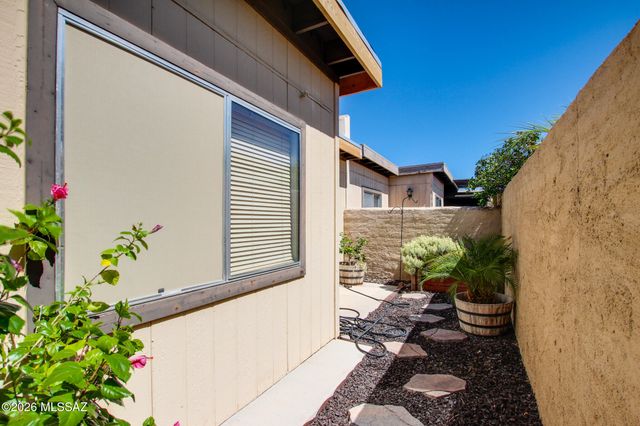 978 W Lockwood Lane, Tucson, AZ 85704