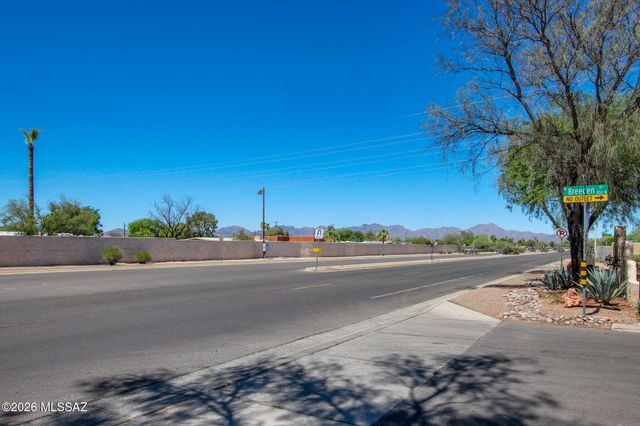 978 W Lockwood Lane, Tucson, AZ 85704