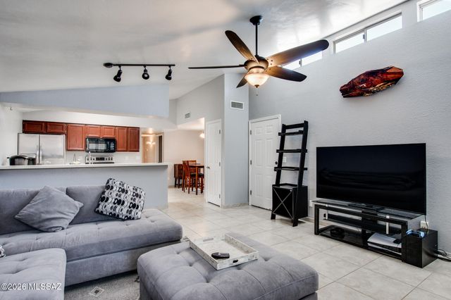 978 W Lockwood Lane, Tucson, AZ 85704