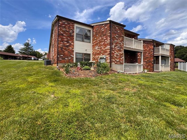 56 Meadow Ridge F, Columbia, IL 62236