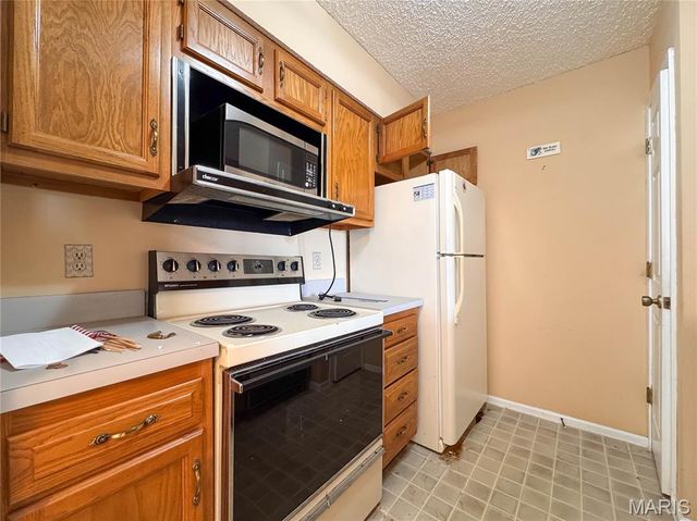 56 Meadow Ridge F, Columbia, IL 62236