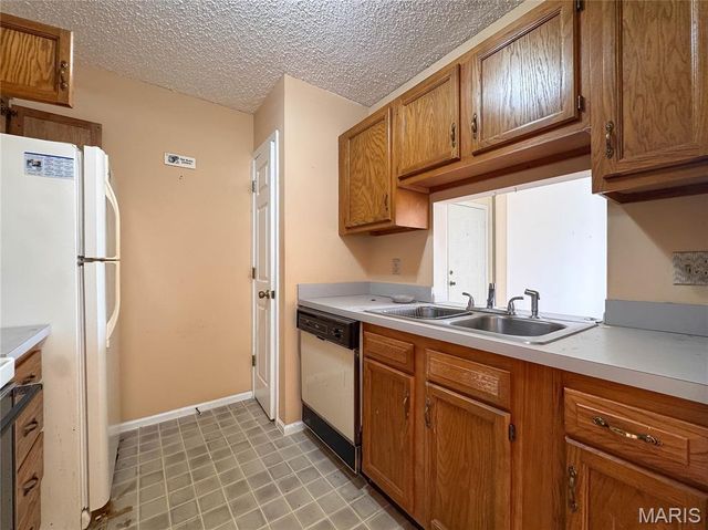 56 Meadow Ridge F, Columbia, IL 62236