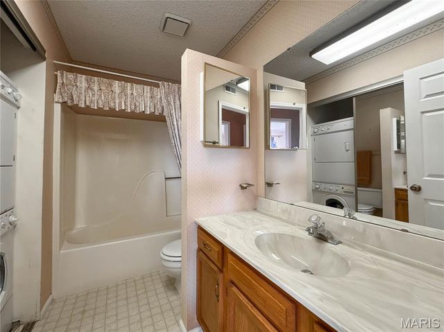 56 Meadow Ridge F, Columbia, IL 62236