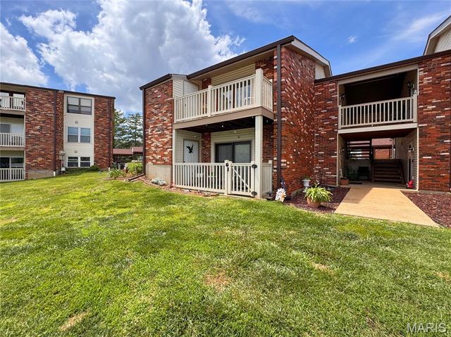 56 Meadow Ridge F, Columbia, IL 62236