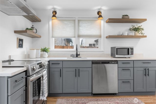 909 N 170th Street, Shoreline, WA 98133