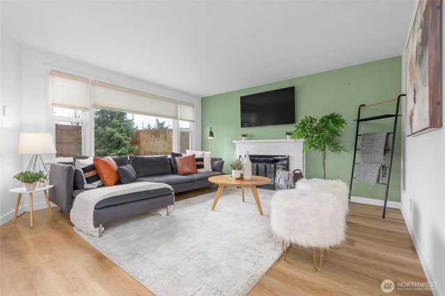 909 N 170th Street, Shoreline, WA 98133