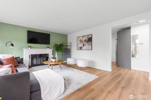 909 N 170th Street, Shoreline, WA 98133