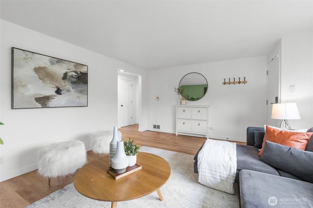 909 N 170th Street, Shoreline, WA 98133