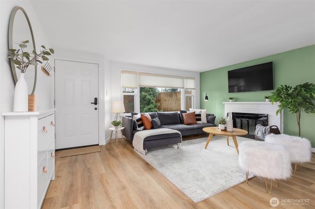 909 N 170th Street, Shoreline, WA 98133