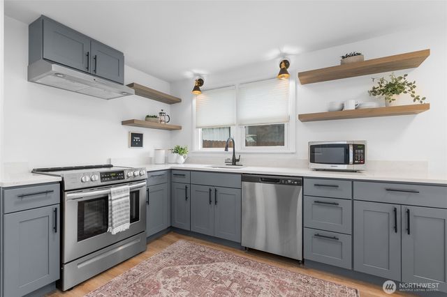 909 N 170th Street, Shoreline, WA 98133