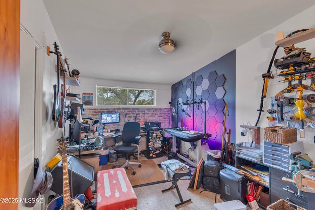 6945 E Arrowhead Place, Tucson, AZ 85715