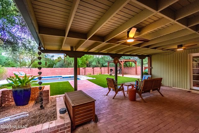 6945 E Arrowhead Place, Tucson, AZ 85715