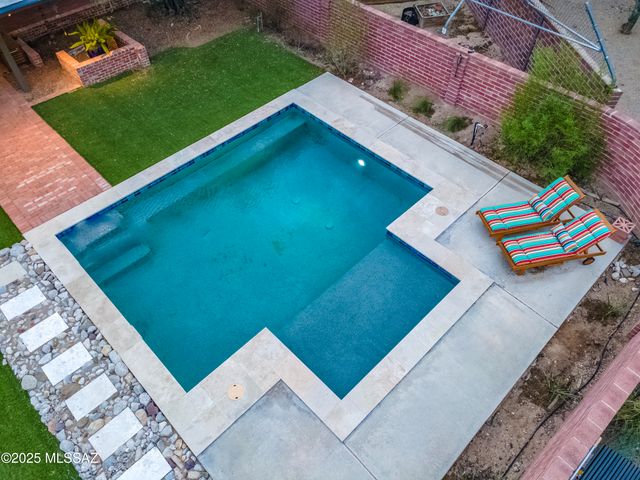 6945 E Arrowhead Place, Tucson, AZ 85715