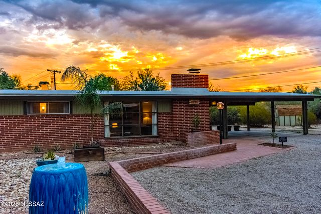 6945 E Arrowhead Place, Tucson, AZ 85715