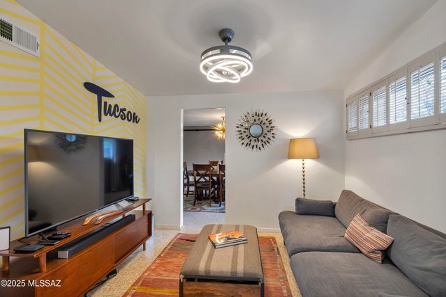 6945 E Arrowhead Place, Tucson, AZ 85715