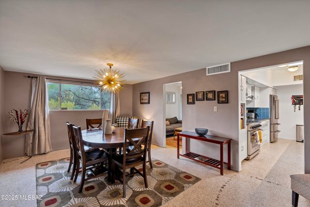 6945 E Arrowhead Place, Tucson, AZ 85715