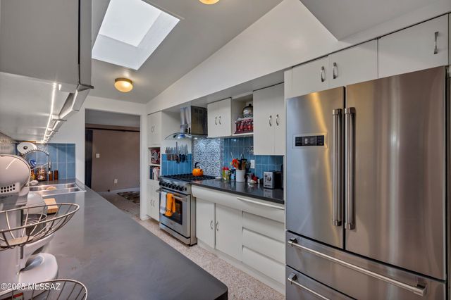 6945 E Arrowhead Place, Tucson, AZ 85715