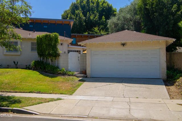 7601 Flight Avenue, Los Angeles, CA 90045