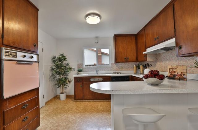 20087 Pacifica Drive, Cupertino, CA 95014