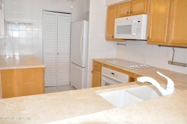 1301 S 1ST Street 906, Jacksonville Beach, FL 32250