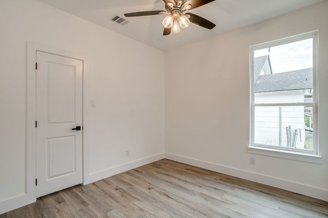 4948 Dunbar Street, Fort Worth, TX 76105