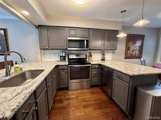 12432 Pinecrest Drive 28, Plymouth, MI 48170