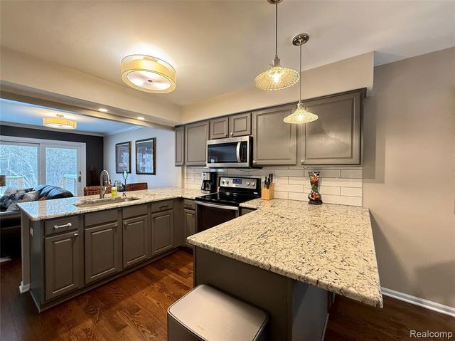 12432 Pinecrest Drive 28, Plymouth, MI 48170