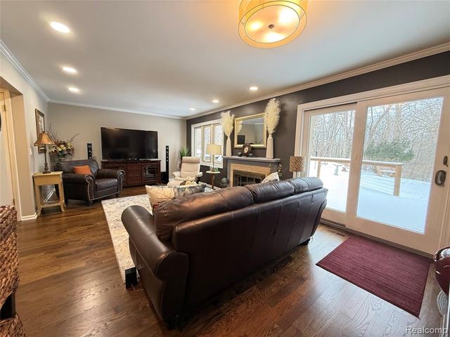 12432 Pinecrest Drive 28, Plymouth, MI 48170