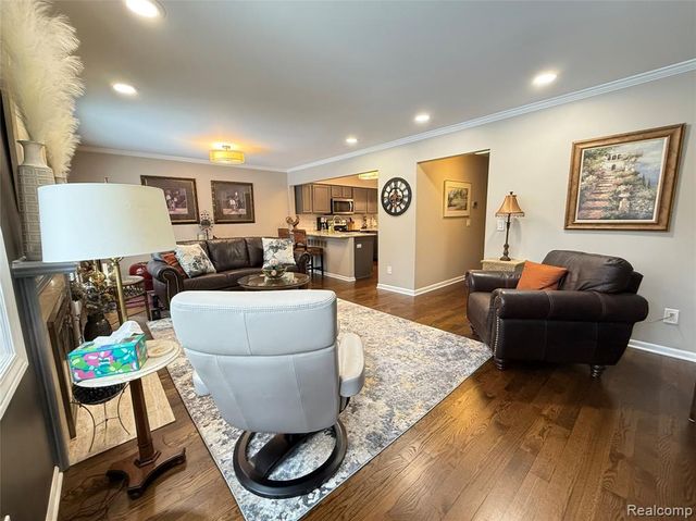 12432 Pinecrest Drive 28, Plymouth, MI 48170