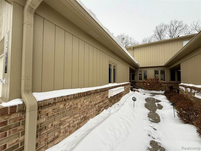 12432 Pinecrest Drive 28, Plymouth, MI 48170