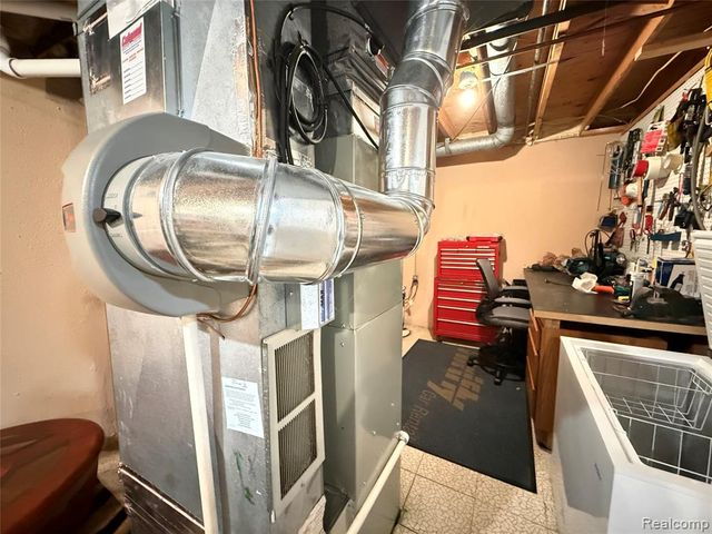 12432 Pinecrest Drive 28, Plymouth, MI 48170