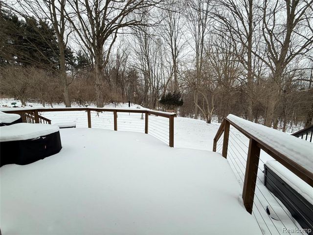 12432 Pinecrest Drive 28, Plymouth, MI 48170