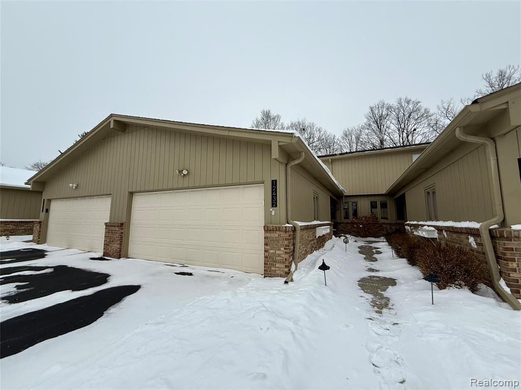 12432 Pinecrest Drive 28, Plymouth, MI 48170