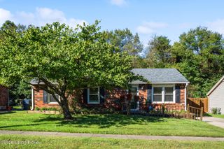 9802 Turnpike View Dr, Louisville, KY 40229