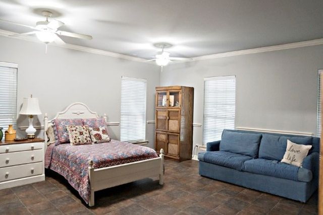 3699 Sabine Street, Athens, TX 75752