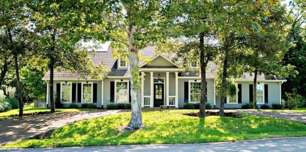 3699 Sabine Street, Athens, TX 75752