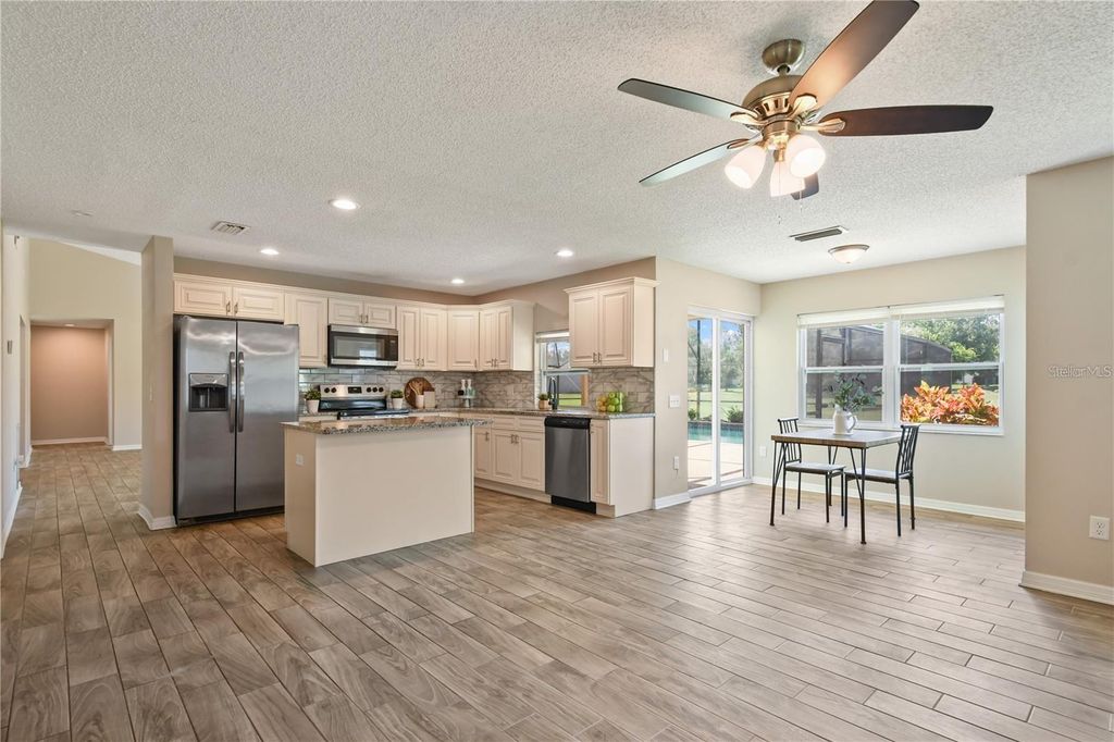 Image 12 of property listing at 7037 EDGEWORTH DRIVE, Orlando, FL 32819