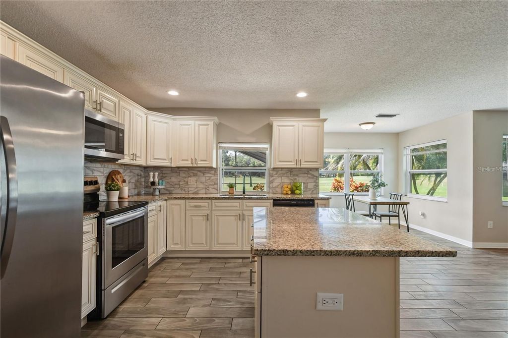 Image 13 of property listing at 7037 EDGEWORTH DRIVE, Orlando, FL 32819