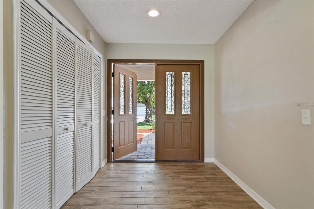 Image 7 of property listing at 7037 EDGEWORTH DRIVE, Orlando, FL 32819