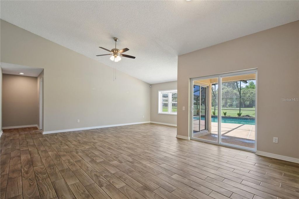 Image 9 of property listing at 7037 EDGEWORTH DRIVE, Orlando, FL 32819