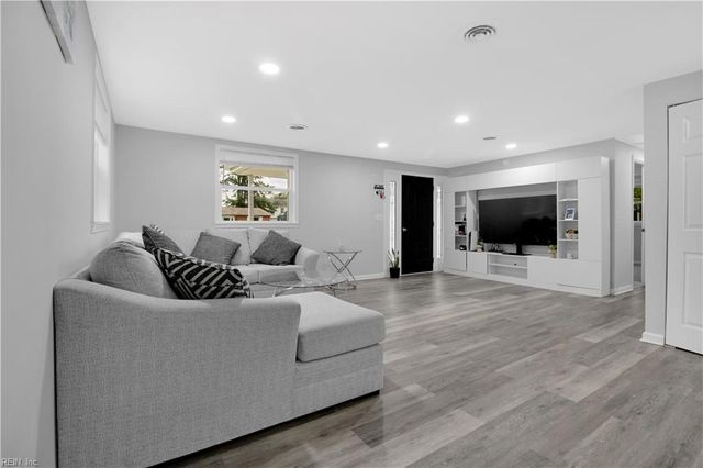 1914 Zinzer RD, Hampton, VA 23663